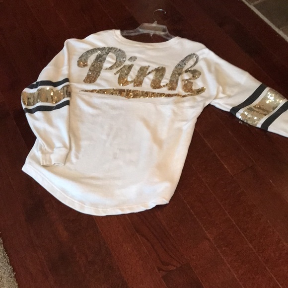 Gorgeous VINTAGE VICTORIAS SECRET PINK Sequinned top size Small!  Comfy! - Picture 1 of 8